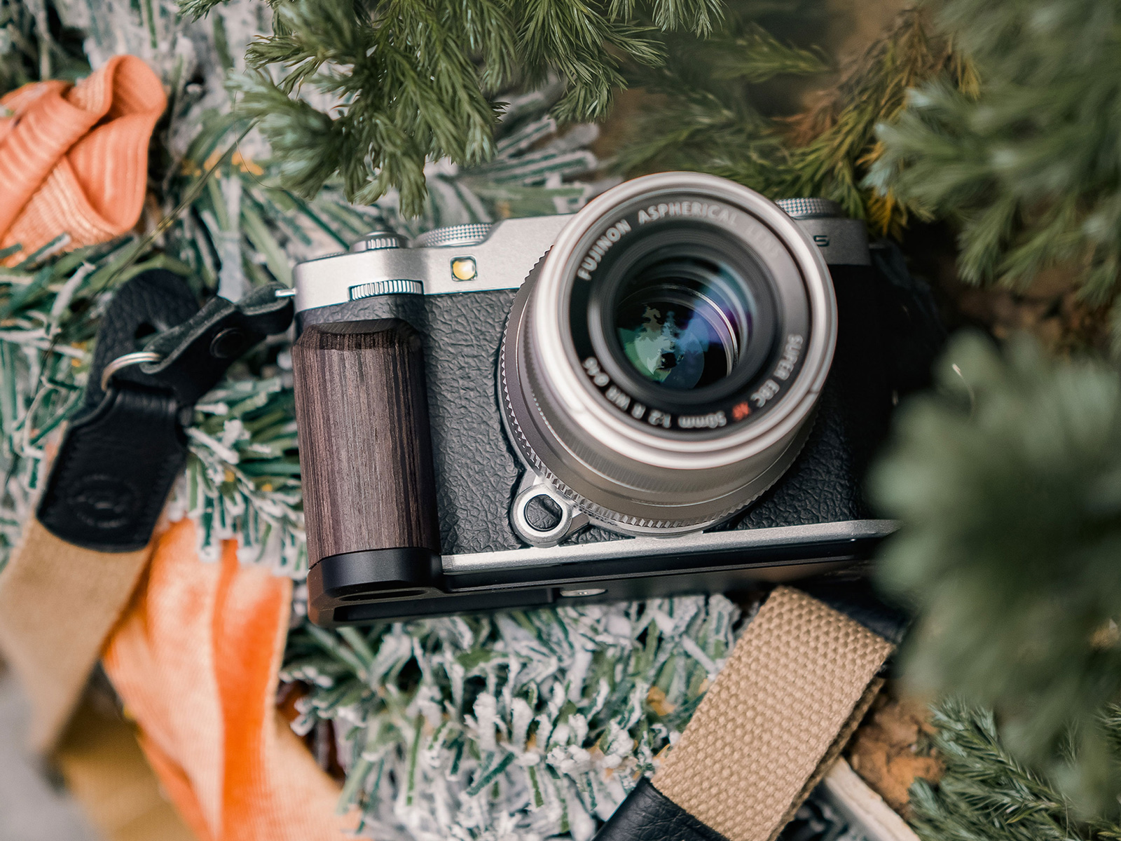 Рукоятка Tilta Mounting Baseplate with Wooden Grip для Fujifilm X-M5, черная