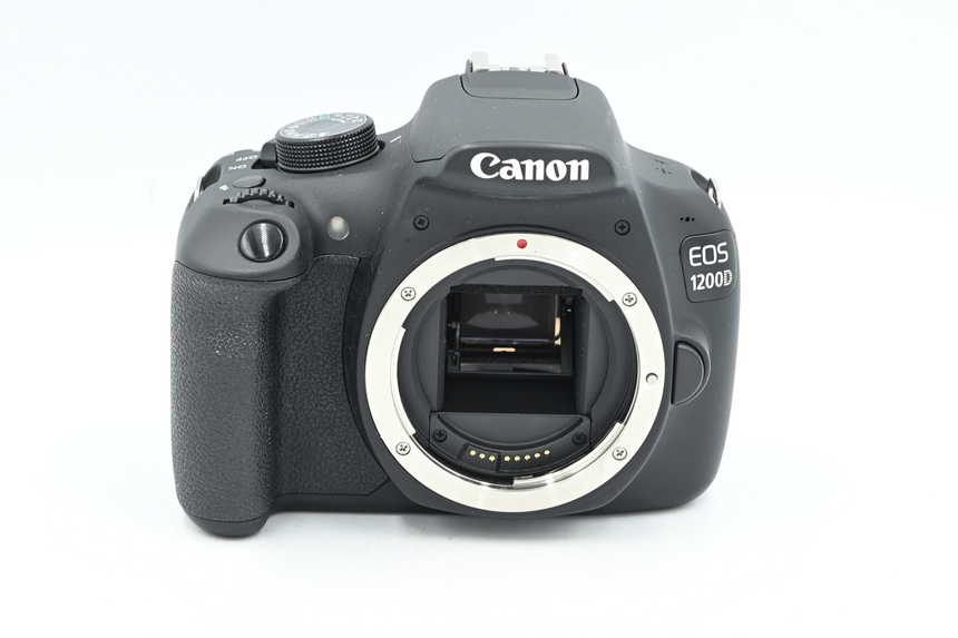 Зеркальный фотоаппарат Canon EOS 1200D Kit 18-55mm III (состояние 5-) (б/у)