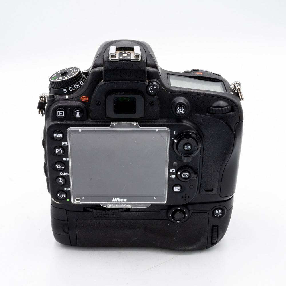 Зеркальный фотоаппарат Nikon D600 Body + MB-D14 (состояние 5) (б/у)