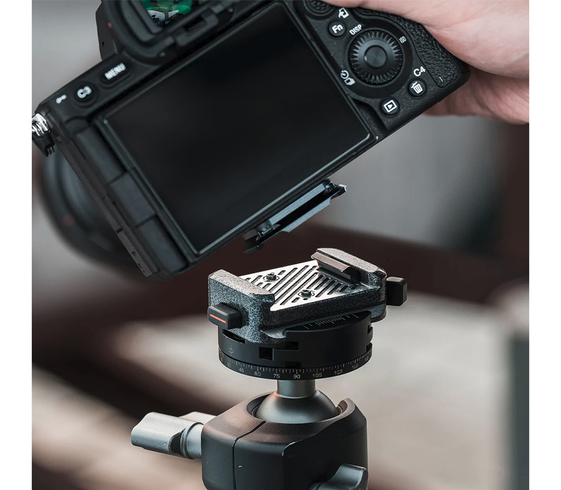Крепление и съемная площадка PGYTECH Arca-Type Quick Release Clamp & Plate V2