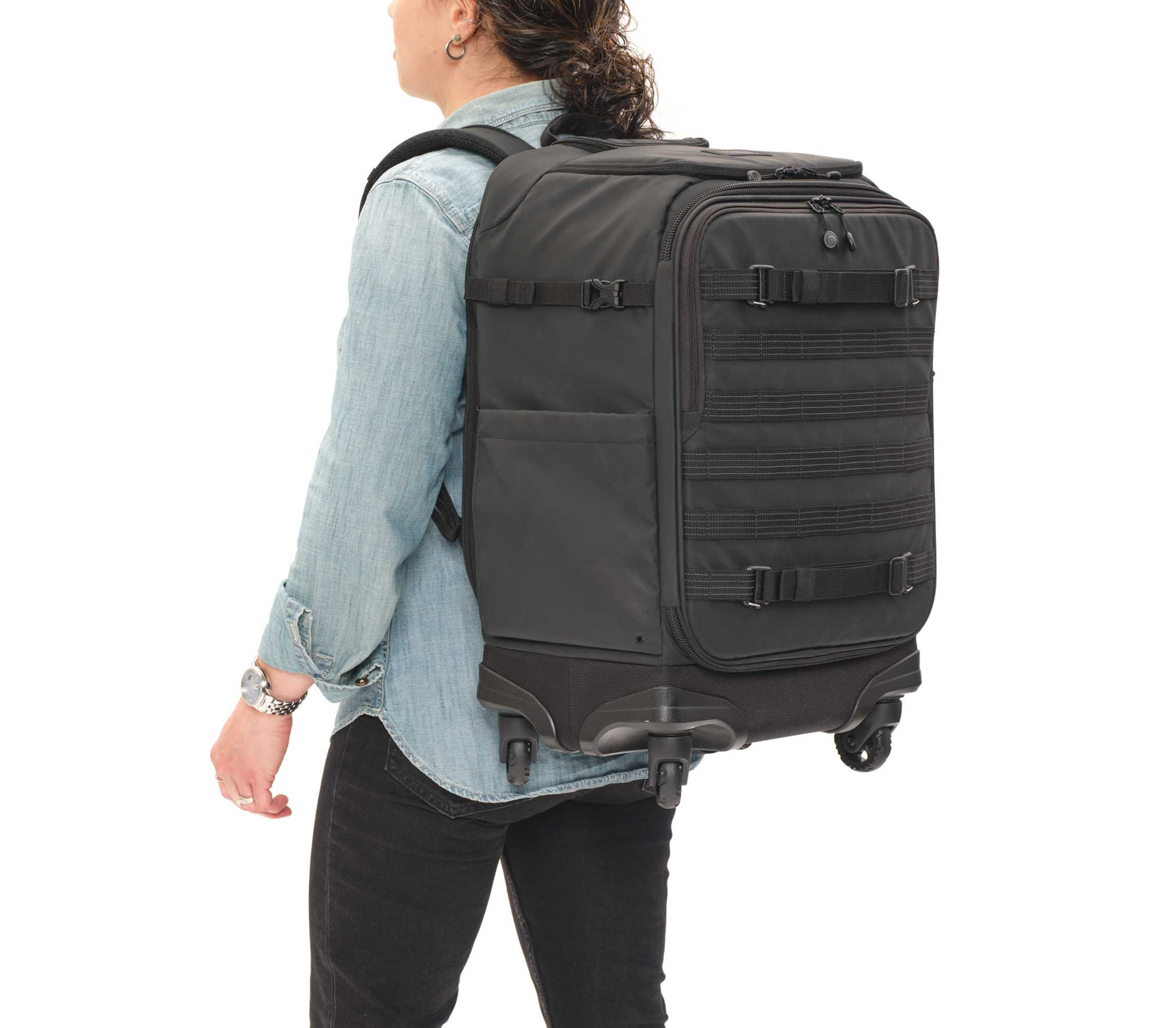 Чемодан-рюкзак на колесах Tenba Axis v2 28L Spinner Backpack Black