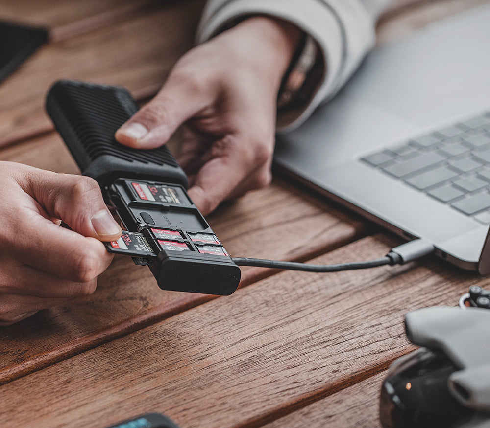 Карт-ридер и чехол PGYTECH CreateMate, SD / microSD, черный (уцененный)