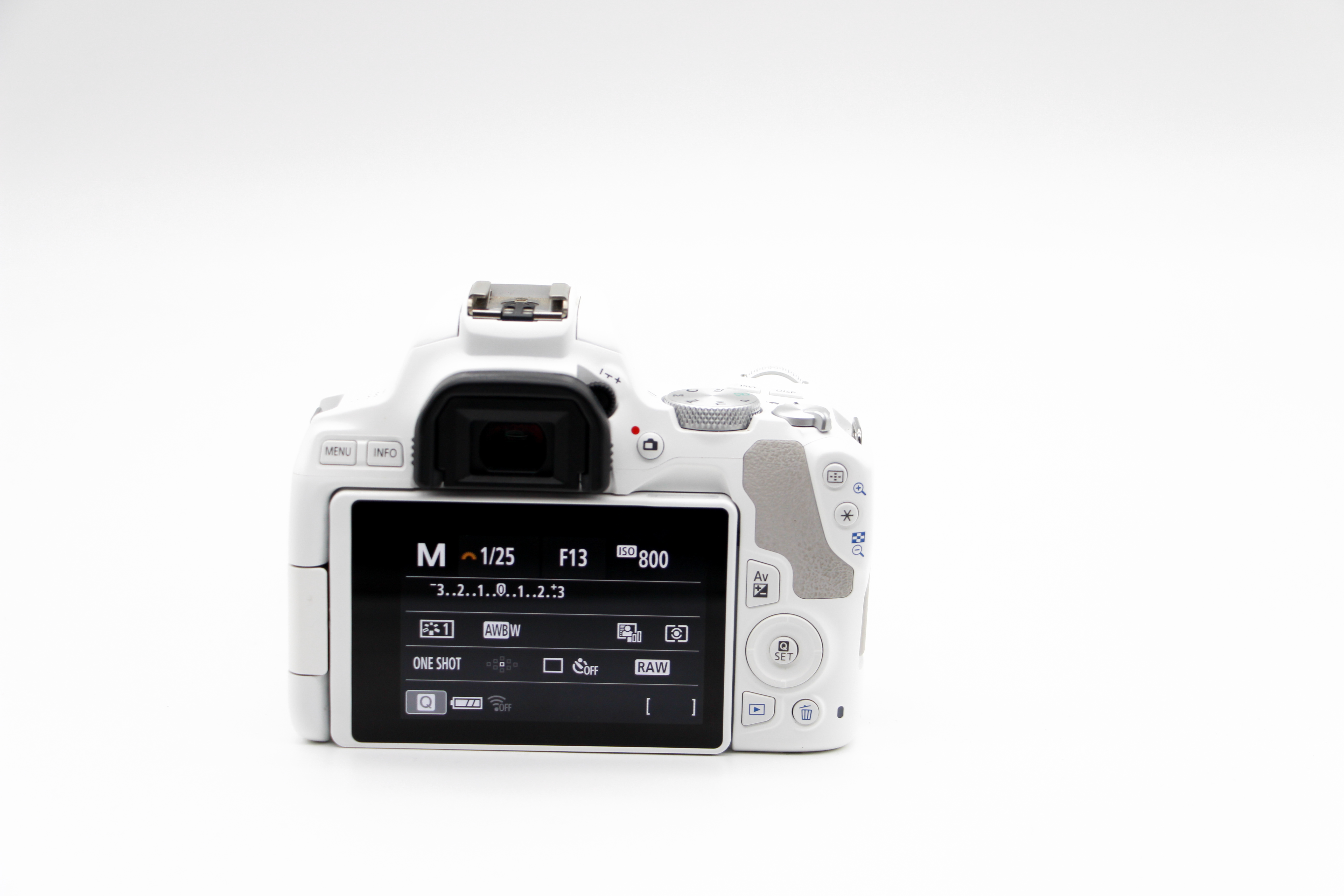 Зеркальный фотоаппарат Canon EOS 250D Kit 18-55mm f/4-5.6 IS STM White (состояние 5) (б/у)