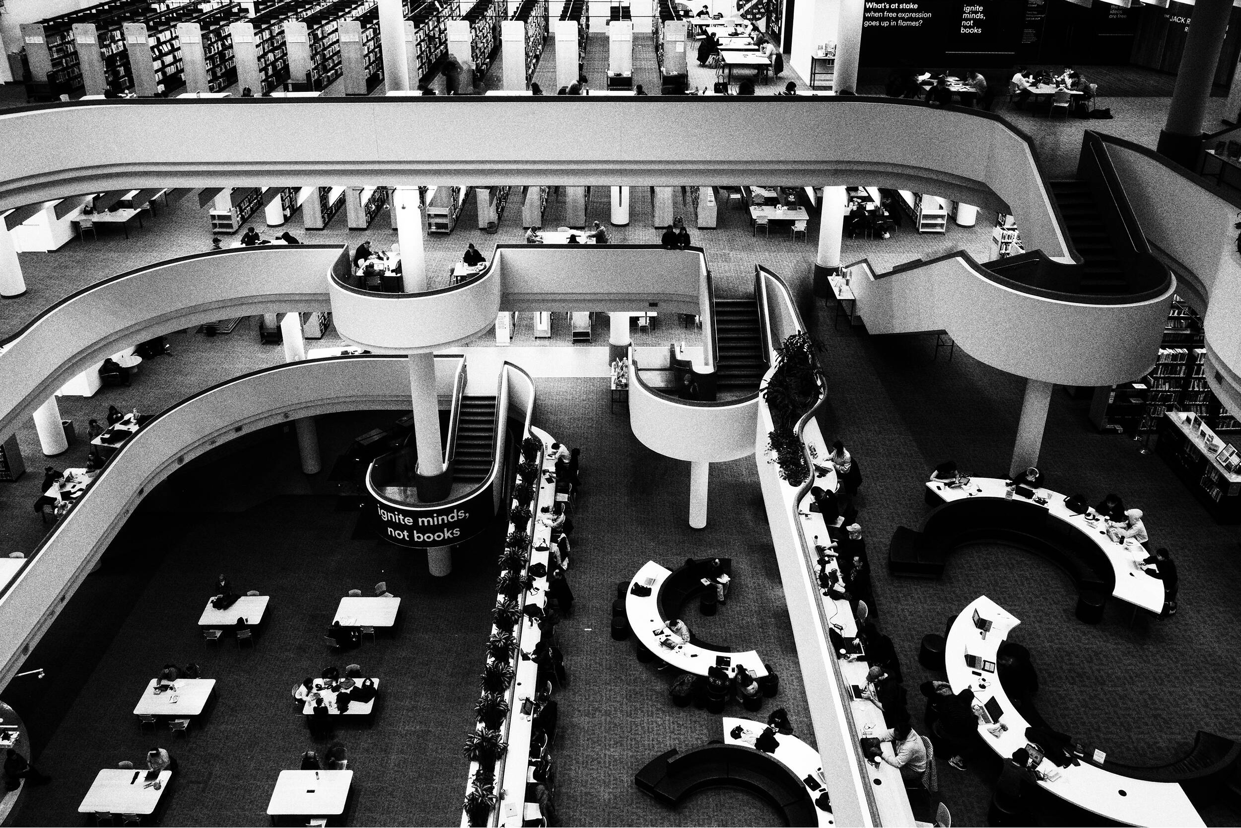 Компактный фотоаппарат Ricoh GR IV Monochrome
