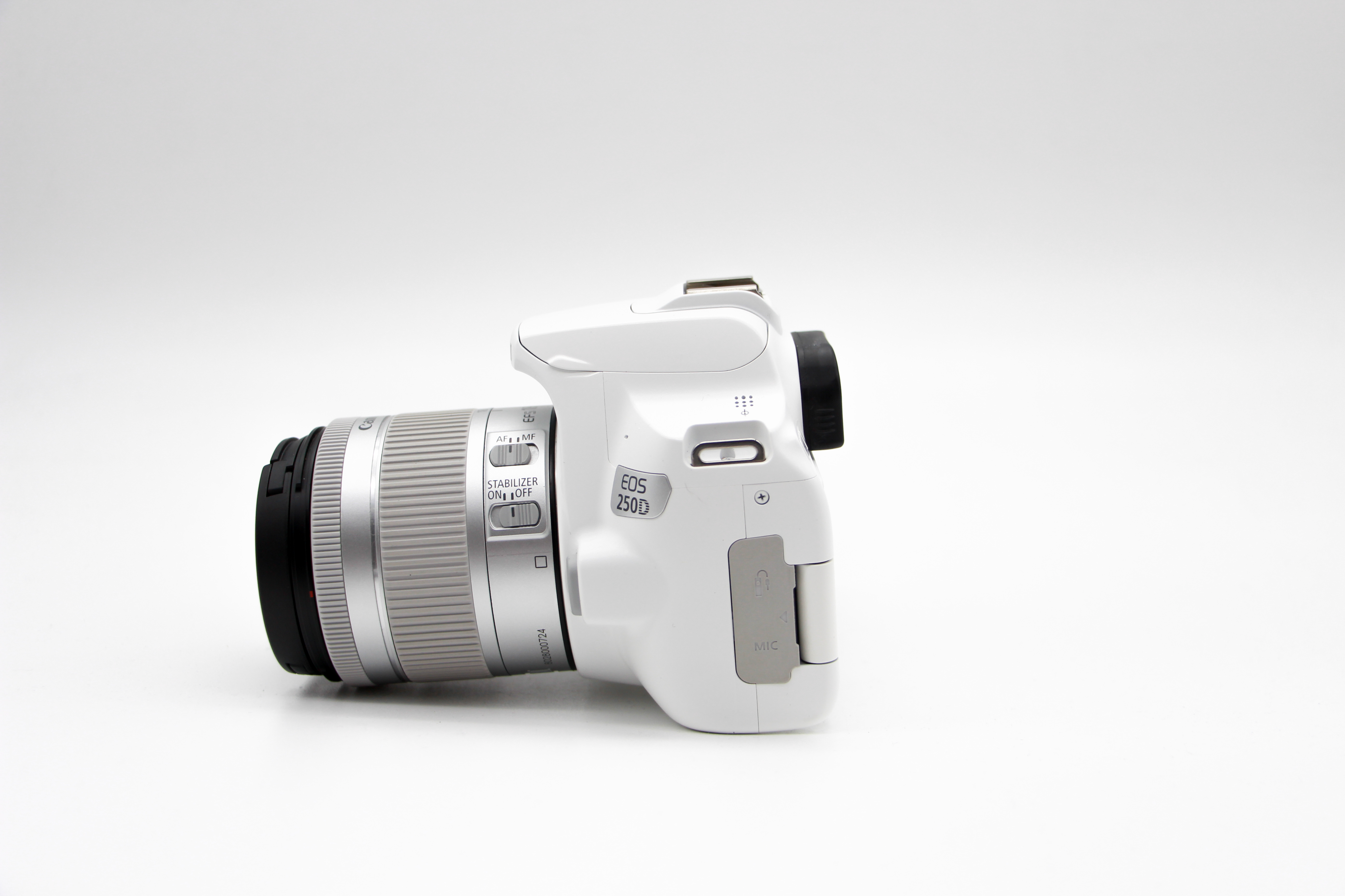 Зеркальный фотоаппарат Canon EOS 250D Kit 18-55mm f/4-5.6 IS STM White (состояние 5) (б/у)