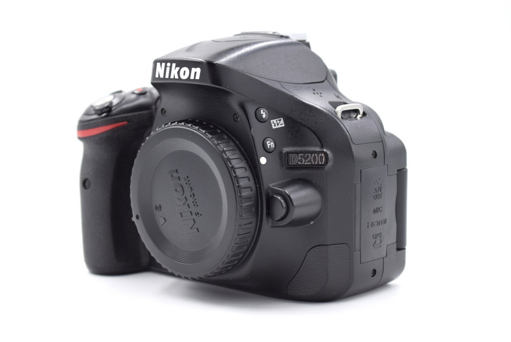Зеркальный фотоаппарат Nikon D5200 Body (состояние 5-) (б/у)