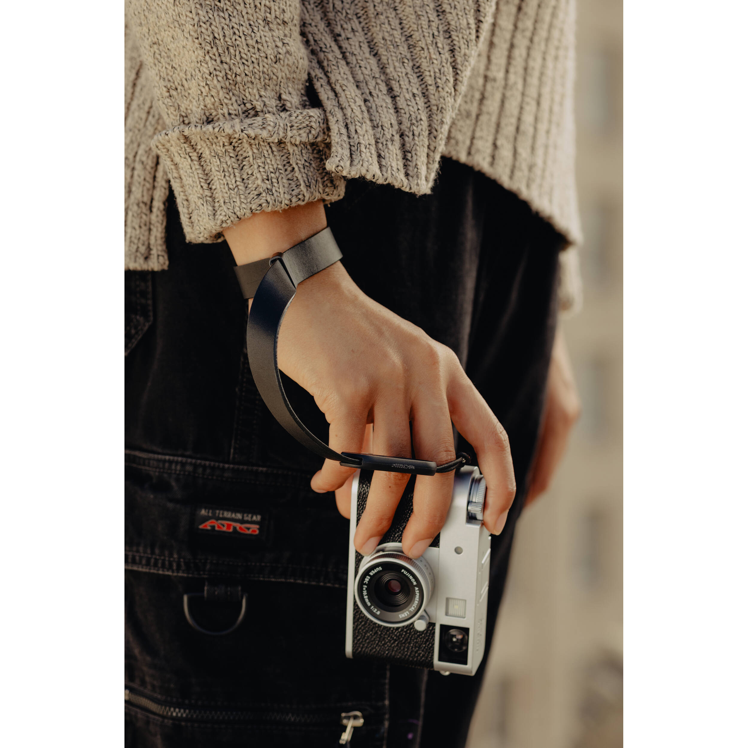 Ремень на запястье Peak Design Cuff Leather, черный