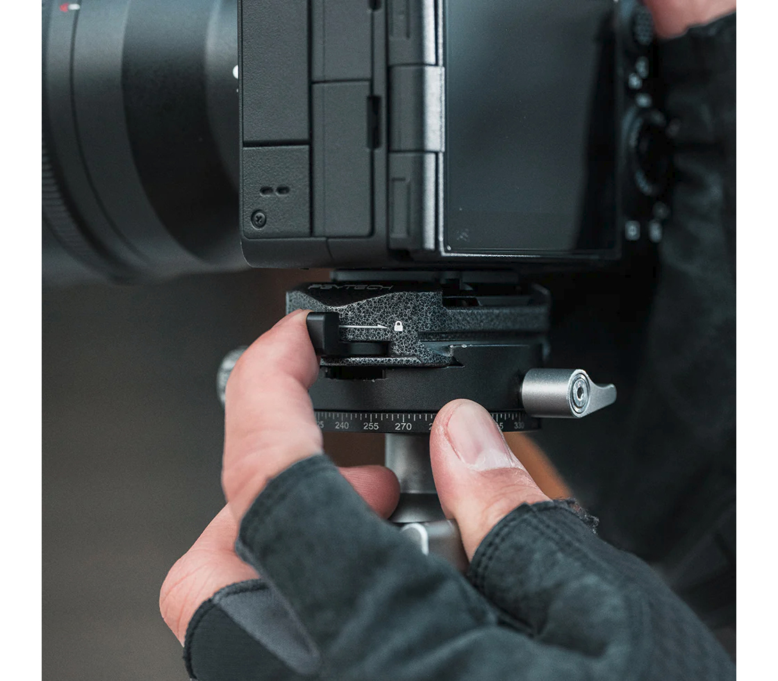 Крепление и съемная площадка PGYTECH Arca-Type Quick Release Clamp & Plate V2