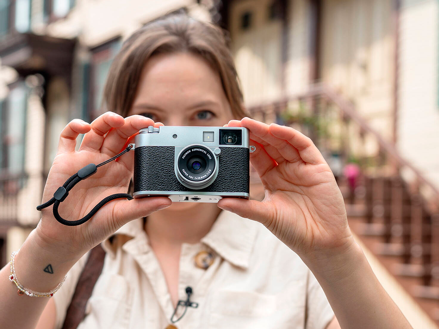 Компактный фотоаппарат Fujifilm X Half, серебристый