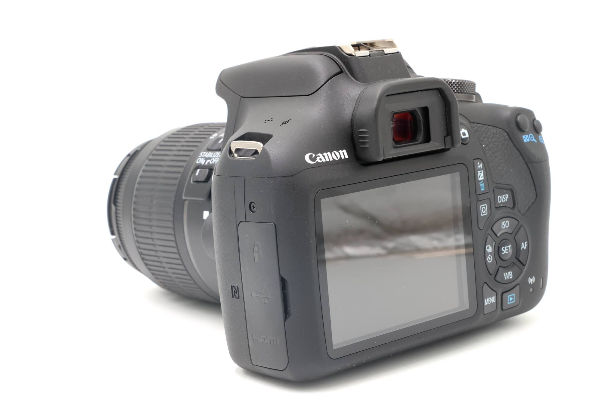 Зеркальный фотоаппарат Canon EOS 2000D Kit EF-S 18-55 IS II (состояние 5) (б/у)