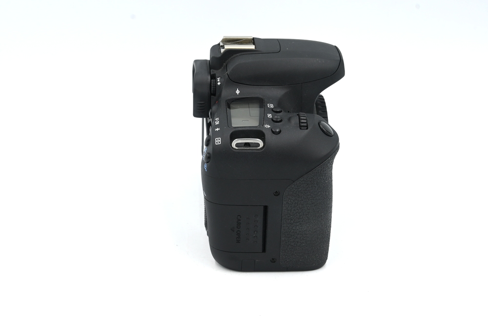 Зеркальный фотоаппарат Canon EOS 77D Body (состояние 5-) (б/у)