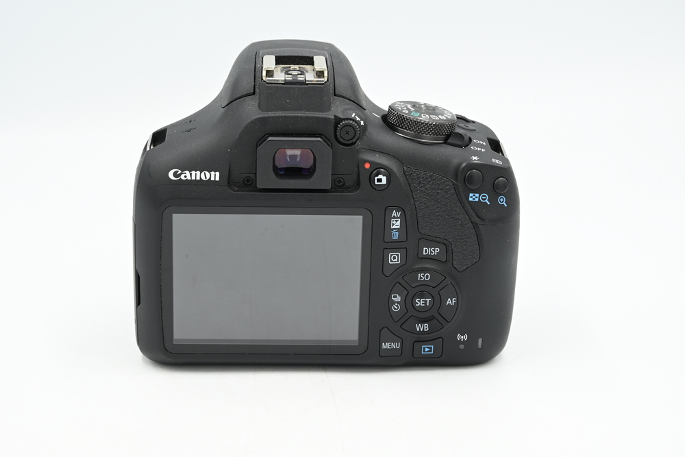 Зеркальный фотоаппарат Canon EOS 2000D Body (состояние 5-) (б/у)