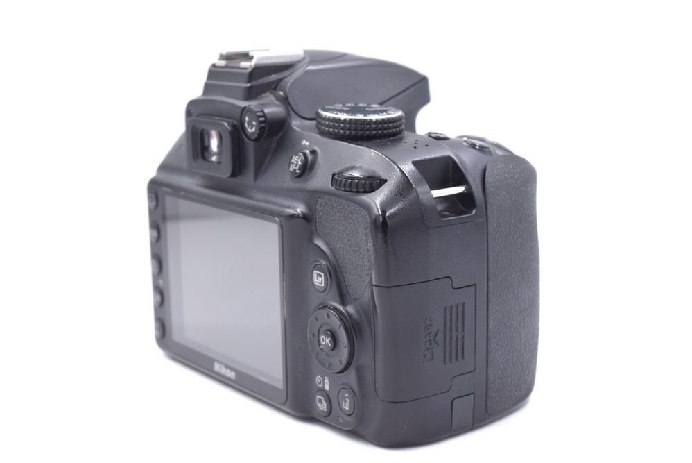 Зеркальный фотоаппарат Nikon D3300 Body (состояние 4) (б/у)