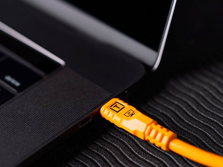 Кабель Tether Tools TetherPro USB-C to USB-C Right Angle 9.4m, оранжевый