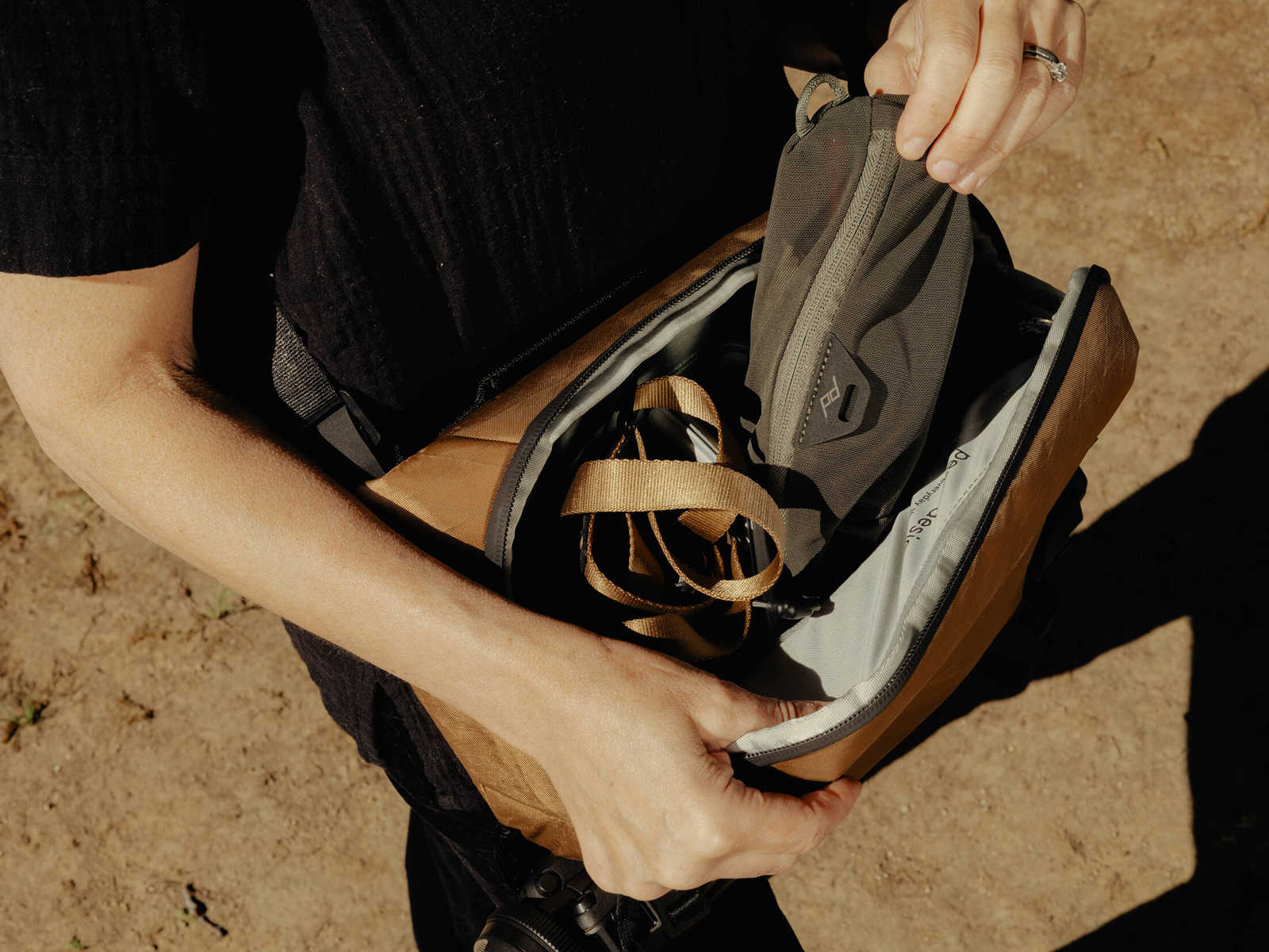 Сумка Peak Design The Everyday Sling 6L v2 Coyote, коричневая