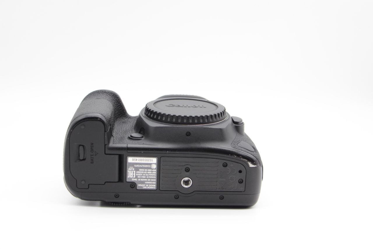 Зеркальный фотоаппарат Canon EOS 5D Mark IV body (cостояние 4-) (б/у)