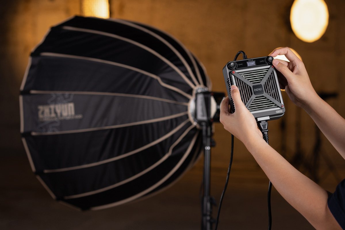 Осветитель Zhiyun Molus G200, светодиодный, 200/300 Вт, 2700-6500К