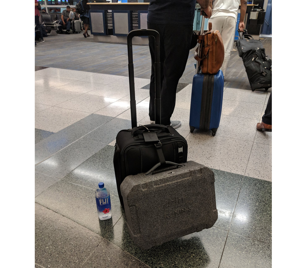 Чемодан на колесах Tenba Roadie Roller 18