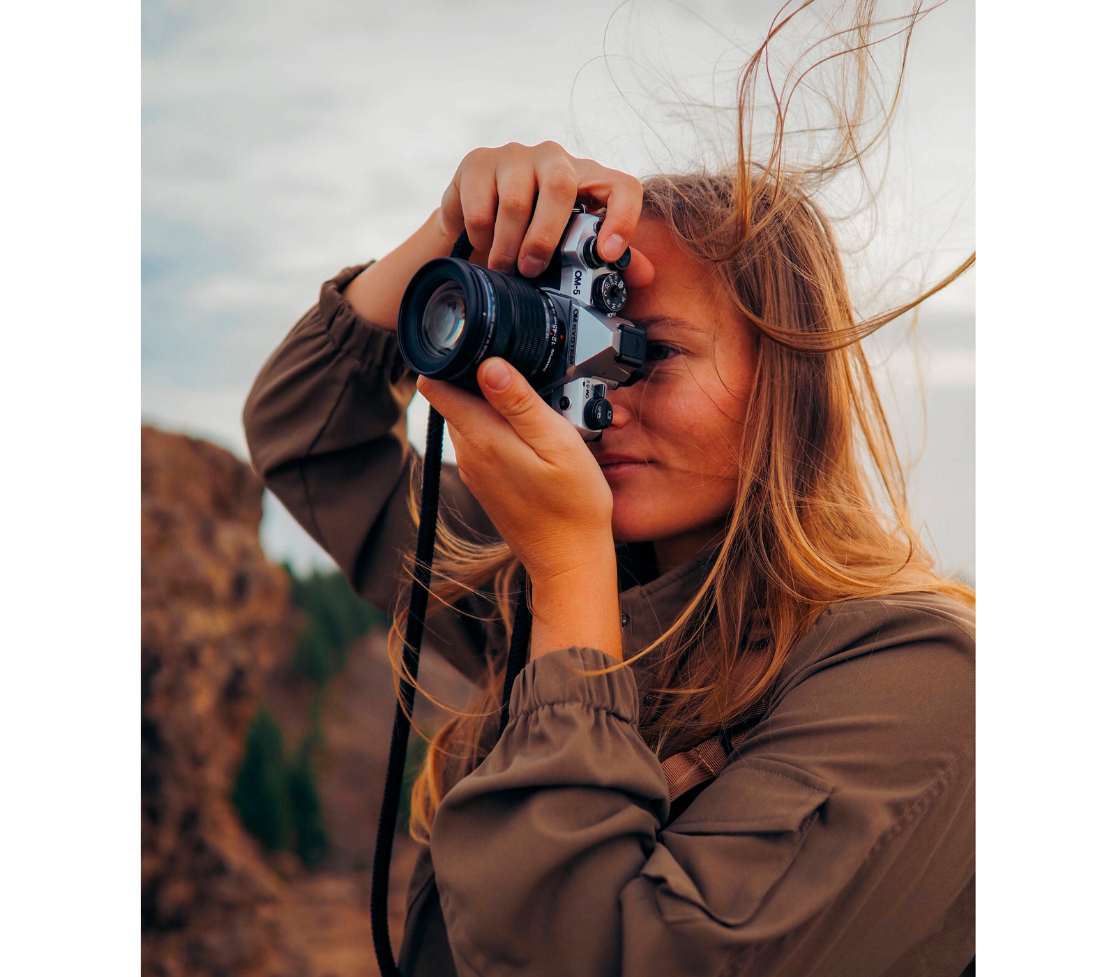 Беззеркальный фотоаппарат OM System OM-5 Mark II Kit 12-45mm f/4 PRO серебристый