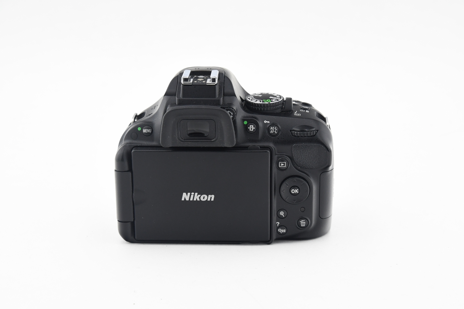 Зеркальный фотоаппарат Nikon D5200 Body (состояние 5) (б/у)