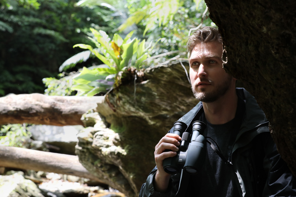 Бинокль Canon 10x32 IS