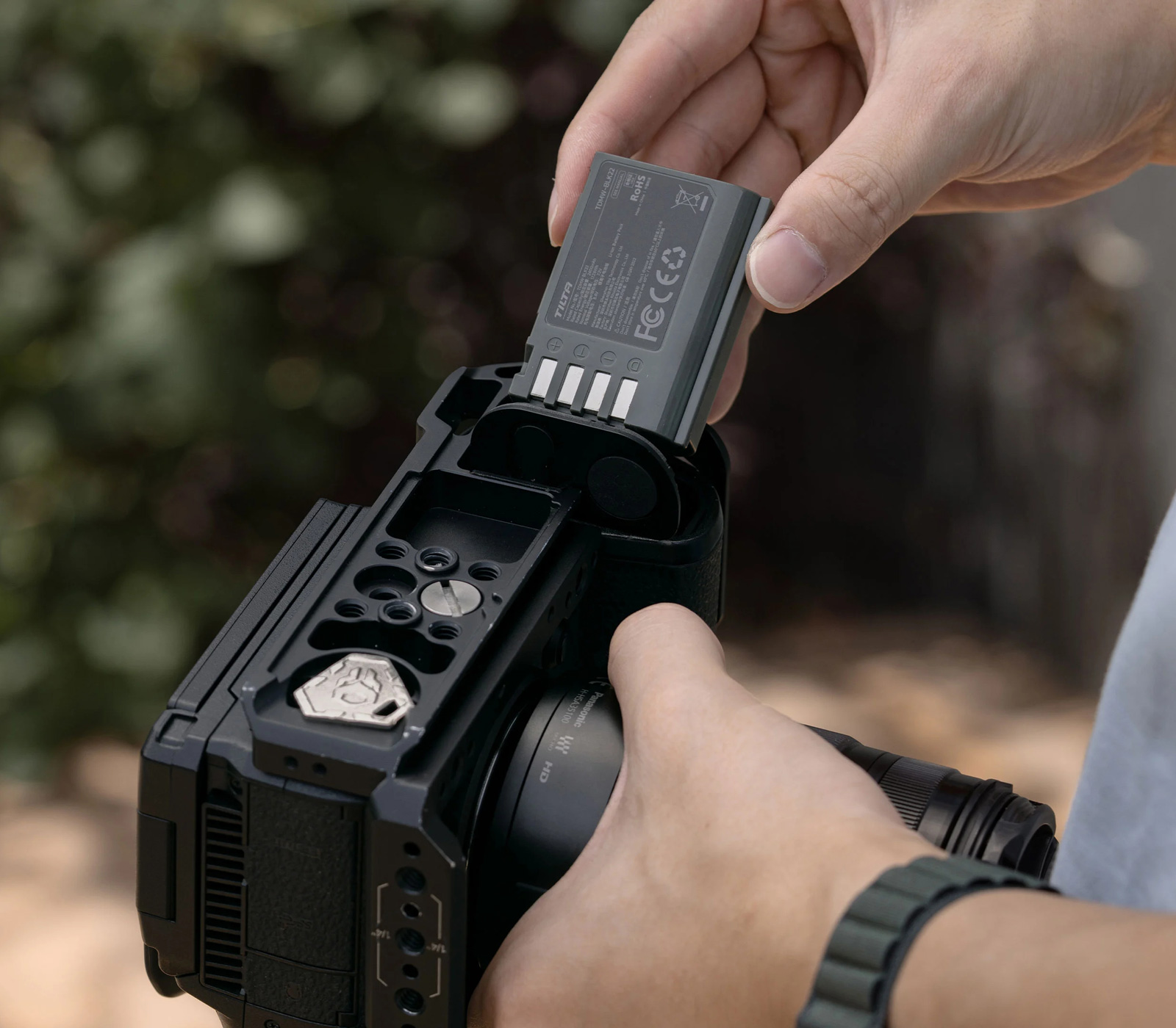 Аккумулятор Tilta DMW-BLK22 с разъемом USB-C, 2400 мАч