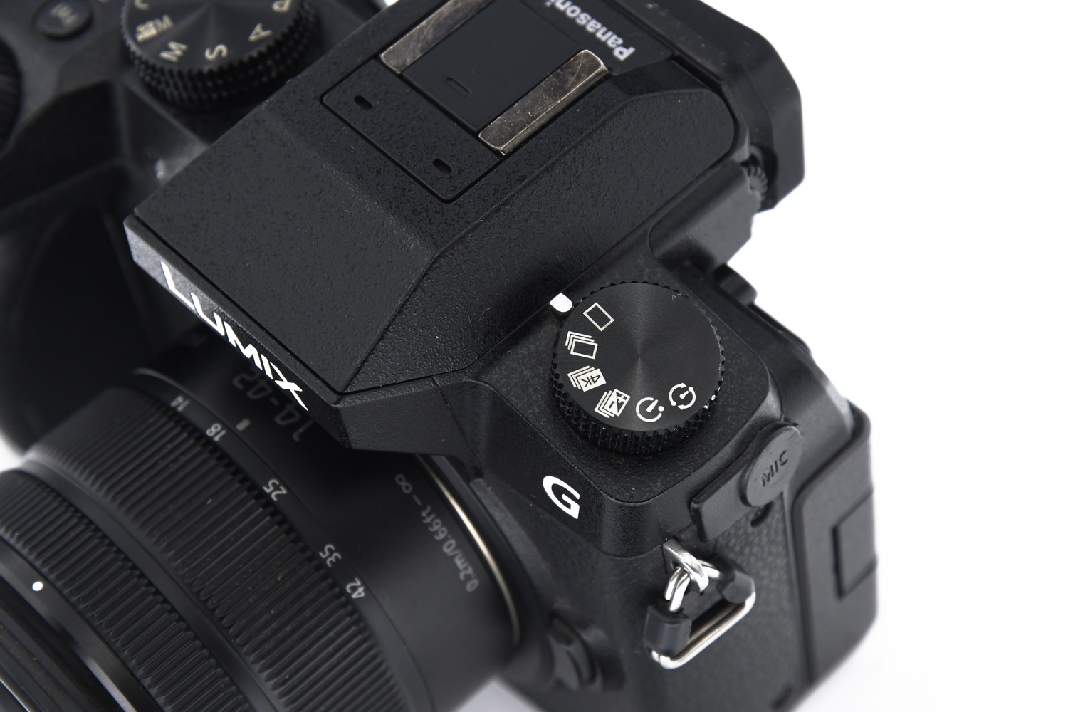 Беззеркальный фотоаппарат Panasonic Lumix G7 Kit Black + 14-42mm f/3.5-5.6 G Vario OIS (состояние 5) (б/у)