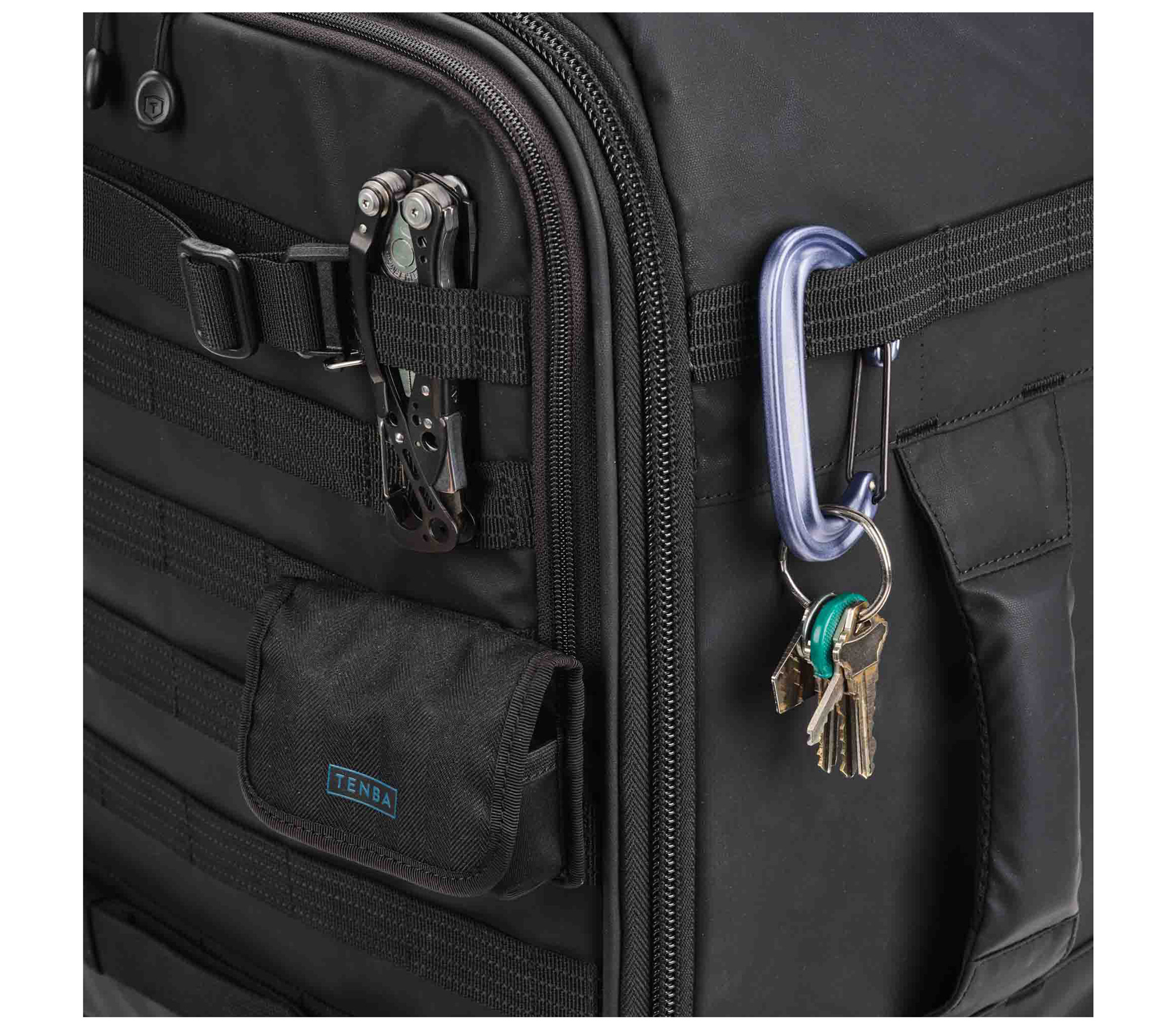 Чемодан-рюкзак на колесах Tenba Axis v2 28L Spinner Backpack Black