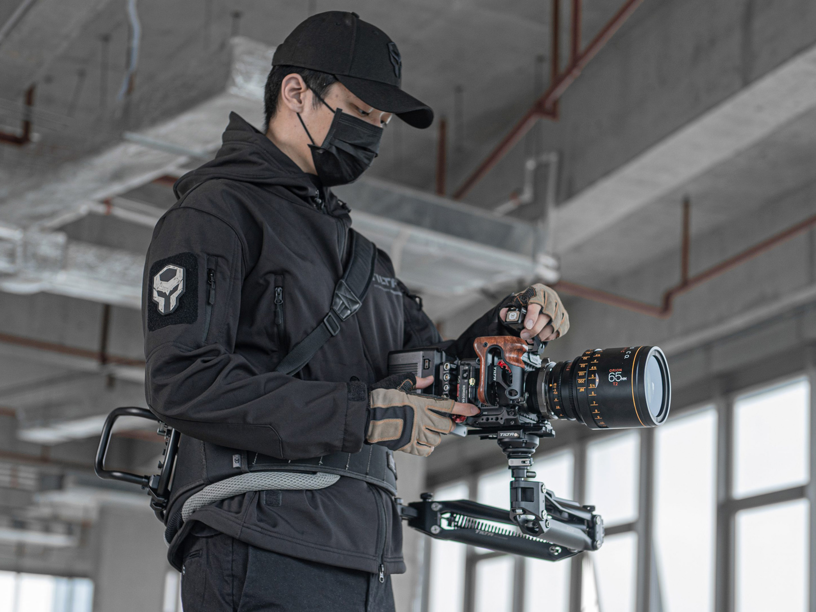 Система поддержки Tilta Float Handheld Support System