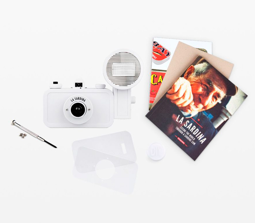Плёночный фотоаппарат Lomography La Sardina & Flash DIY