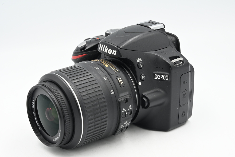 Зеркальный фотоаппарат Nikon D3200 Kit AF-S 18-55mm f/3.5-5.6G VR (состояние 5) (б/у)