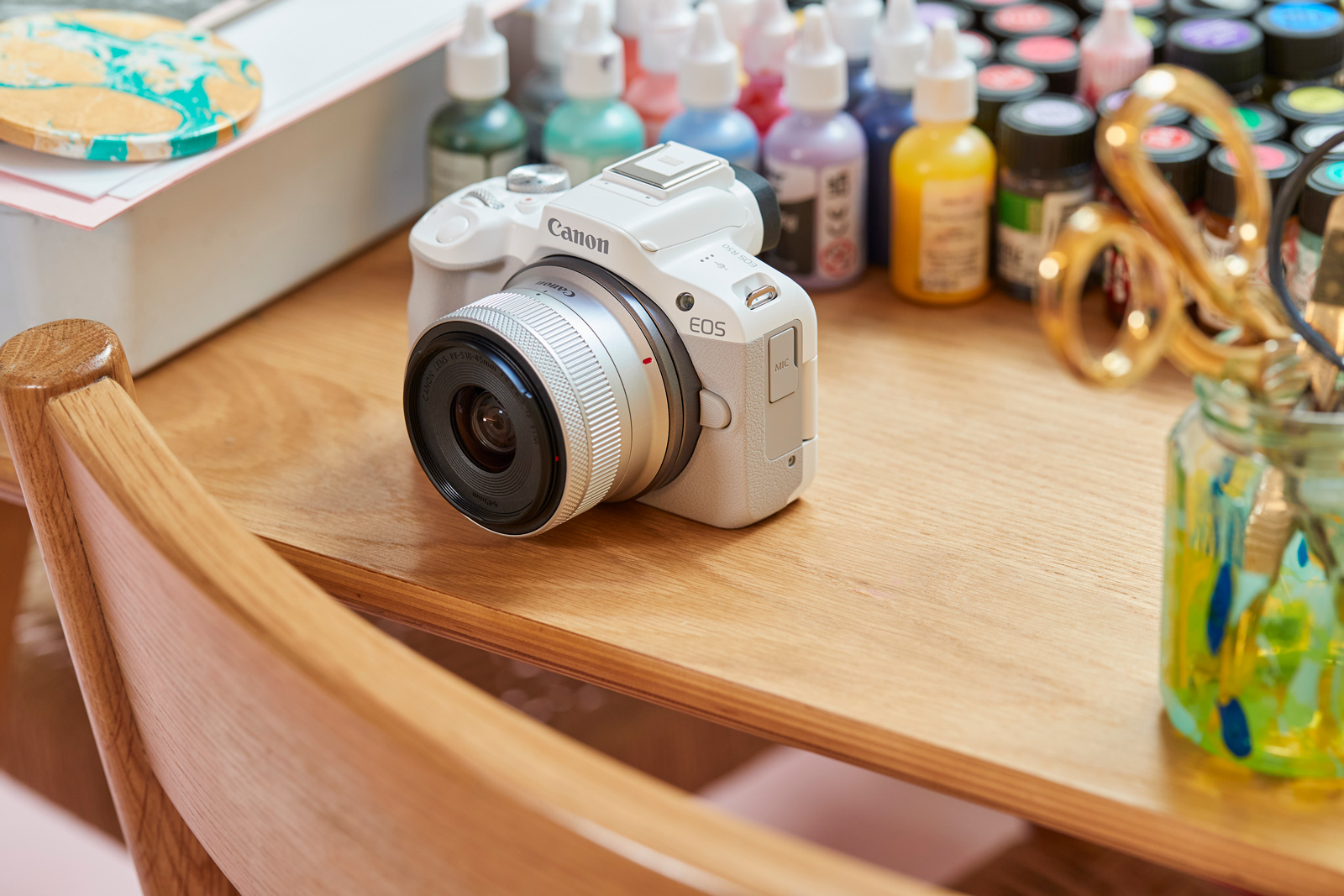 Беззеркальный фотоаппарат Canon EOS R50 Kit RF-S 18-45mm IS STM, белый