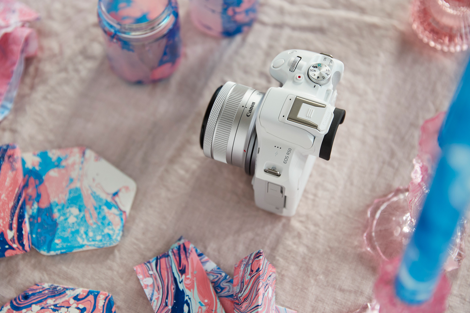 Беззеркальный фотоаппарат Canon EOS R50 Kit RF-S 18-45mm IS STM, белый