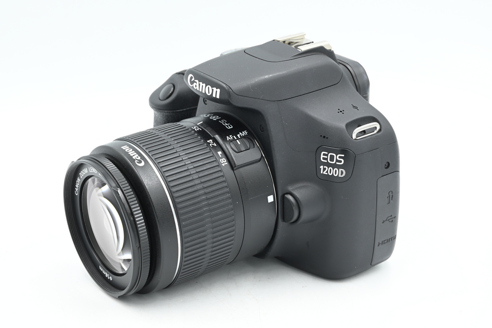 Зеркальный фотоаппарат Canon EOS 1200D Kit 18-55mm III (состояние 5-) (б/у)