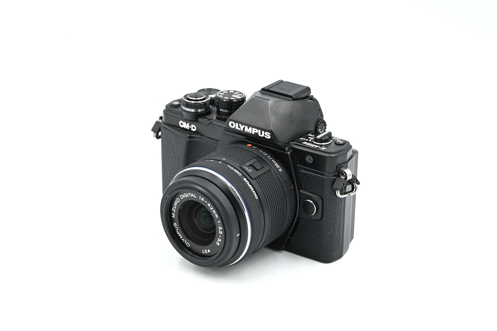 Беззеркальный фотоаппарат Olympus OM-D E-M10 Mark II Body черный (состояние 5-) (б/у)