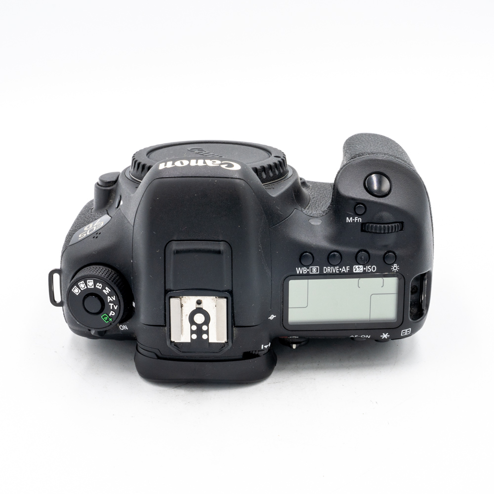 Зеркальный фотоаппарат Canon EOS 7D Mark II Body + W-E1, адаптер Wi-Fi (состояние 5) (б/у)