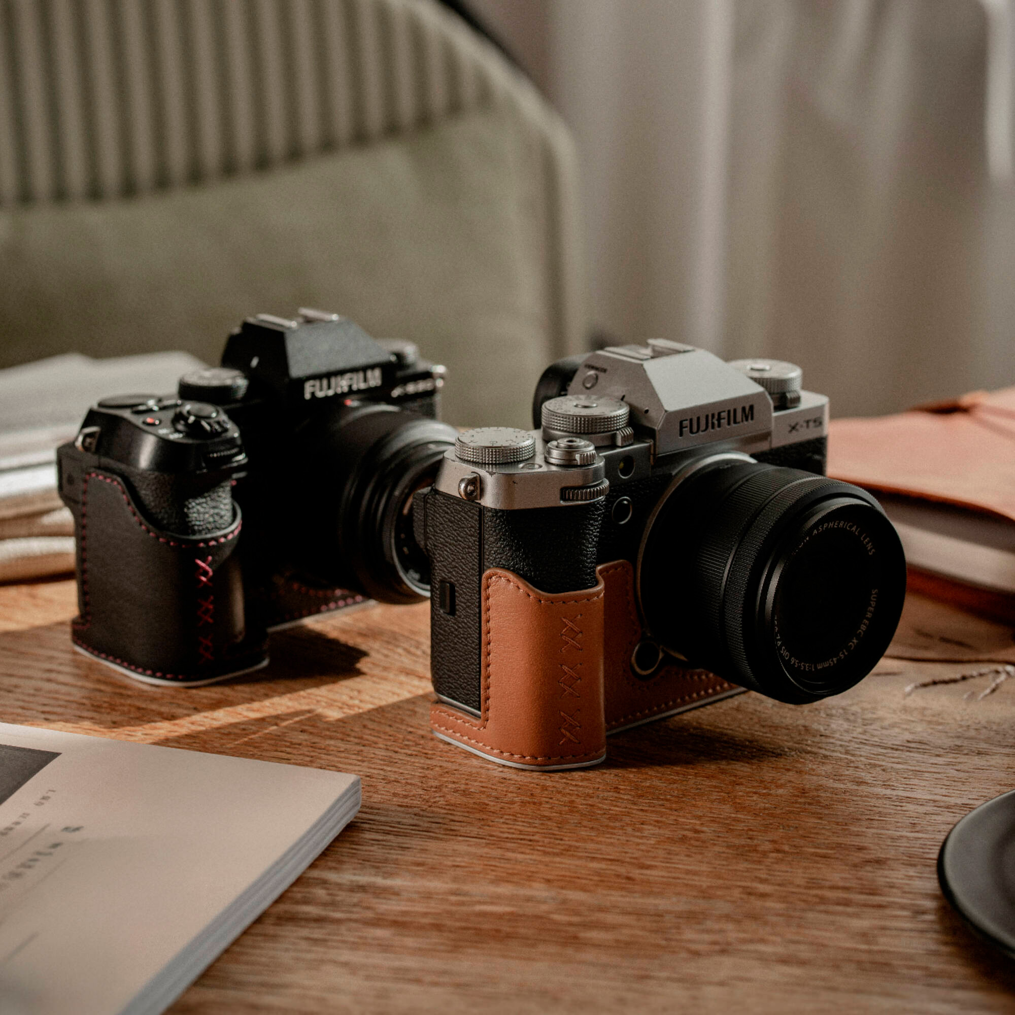 Чехол PGYTECH Leather Camera Case для Fujifilm X-T5, цвет: Clay Brown