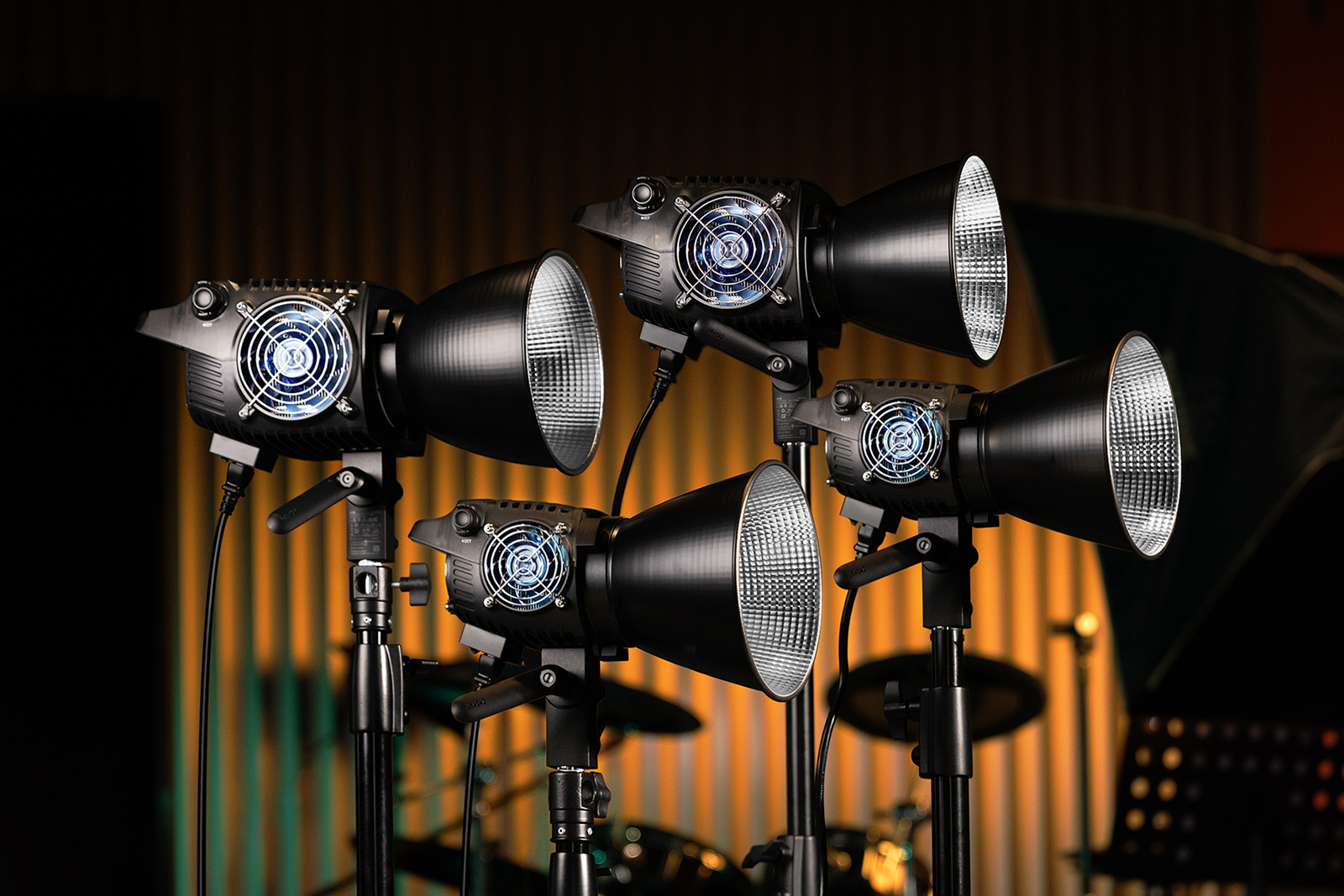 Осветитель Zhiyun MOLUS B200, светодиодный, 2700-6500К, 200 Вт