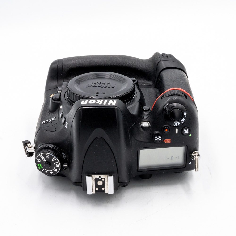 Зеркальный фотоаппарат Nikon D600 Body + MB-D14 (состояние 5) (б/у)