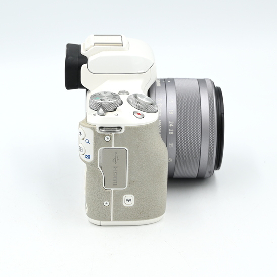 Беззеркальный фотоаппарат Canon EOS M50 Kit EF-M 15-45mm IS STM, белый (состояние 5-) (б/у)