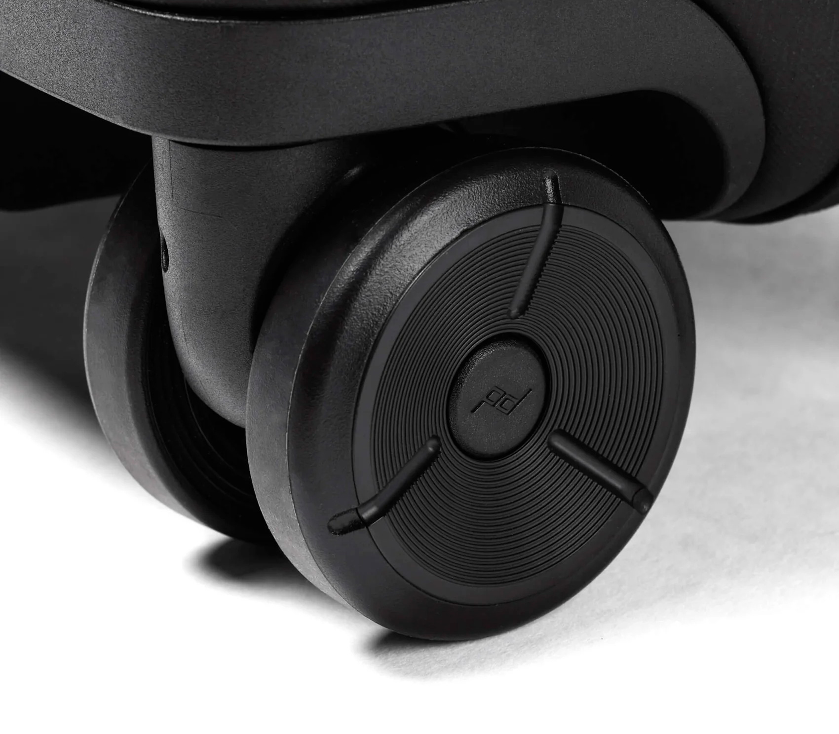 Дорожный чемодан Peak Design Roller Pro Carry-On, цвет Eclipse