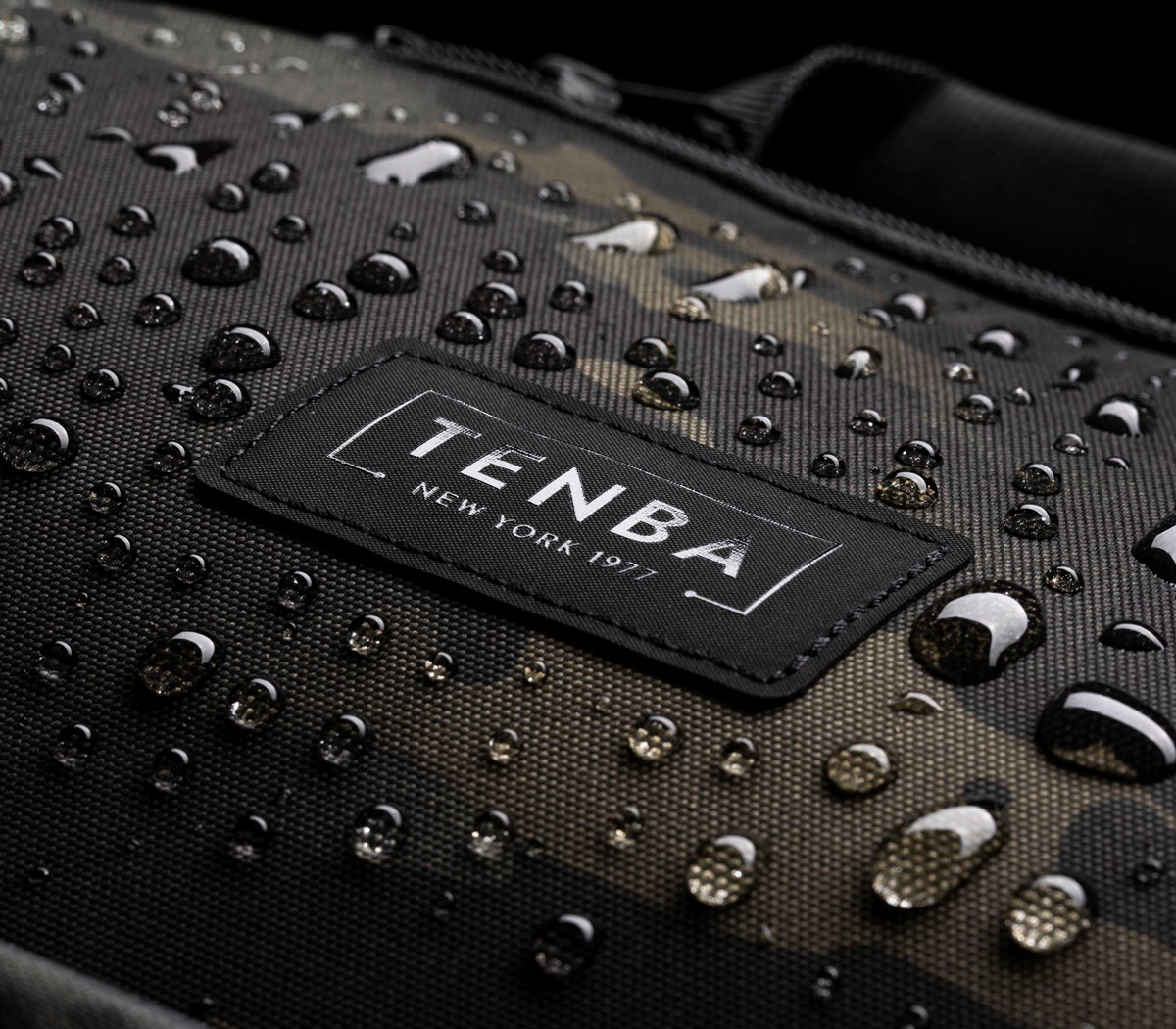 Сумка Tenba Axis v2 Tactical 6L Sling Bag камуфляж