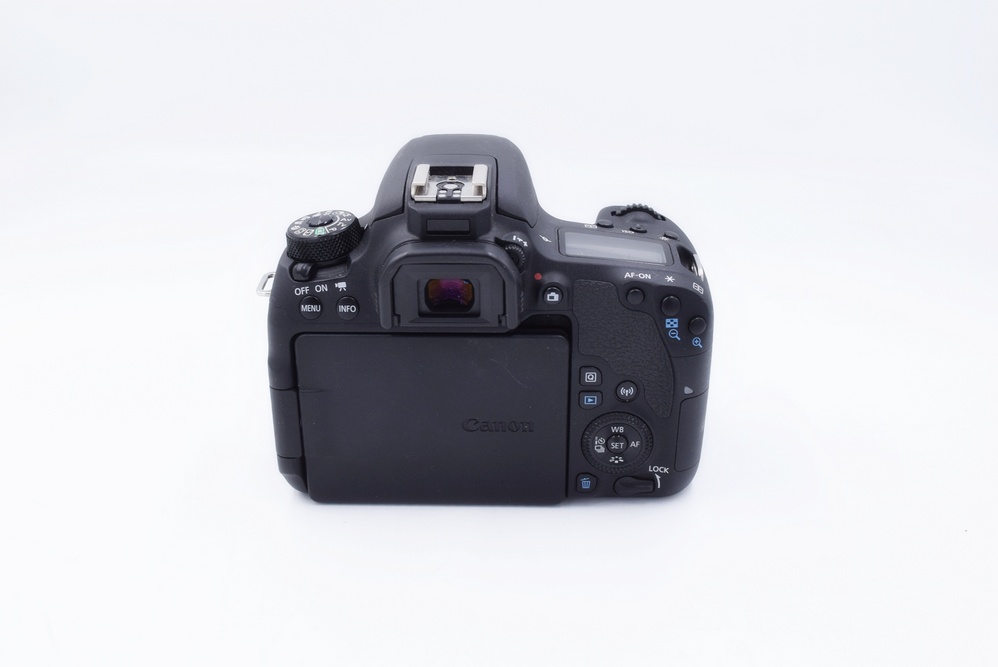 Зеркальный фотоаппарат Canon EOS 77D body (состояние 4) (б/у)