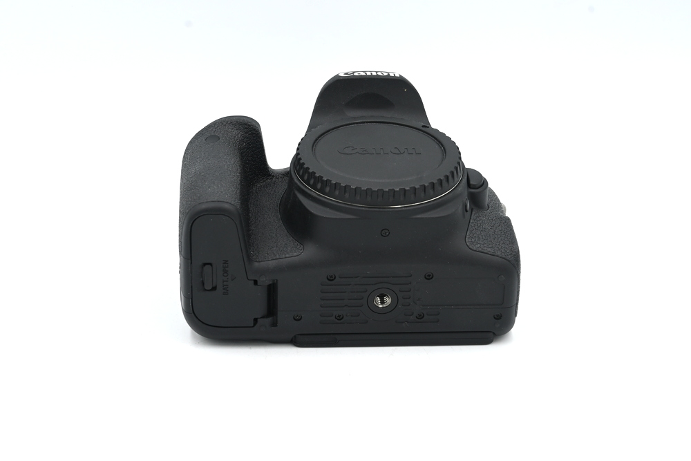 Зеркальный фотоаппарат Canon EOS 77D Body (состояние 5-) (б/у)