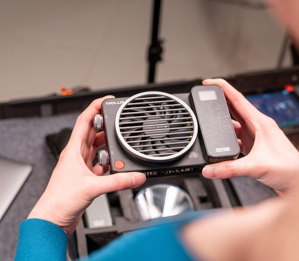 Осветитель Zhiyun Molus X100 Combo Kit, светодиодный, 100 Вт, 2700-6500К