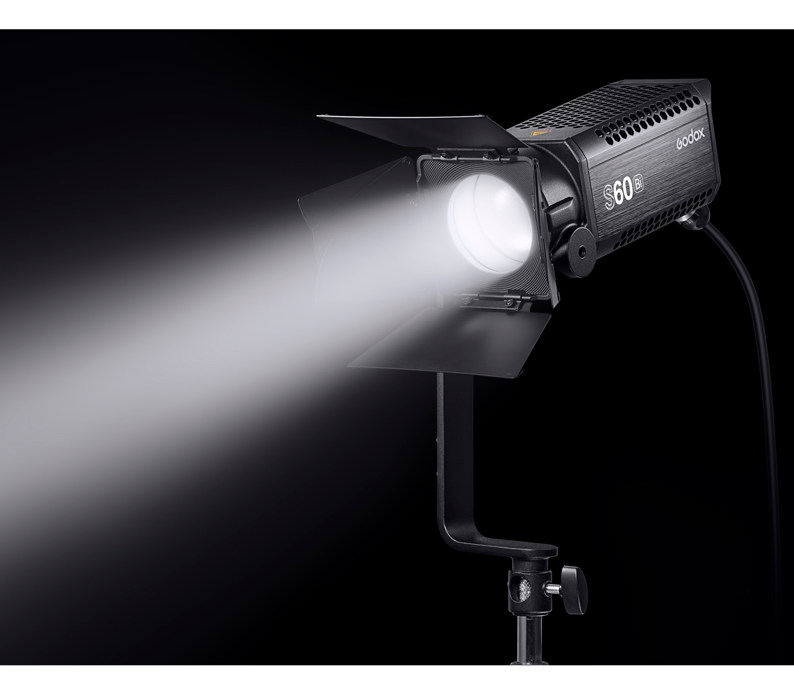 Осветитель Godox S60Bi-K1, светодиодный, фокусируемый, 2800-6500 К, 77 Вт, с аксессуарами