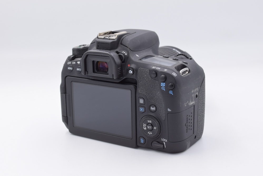 Зеркальный фотоаппарат Canon EOS 77D Kit 18-55mm IS STM (состояние 5-) (б/у)