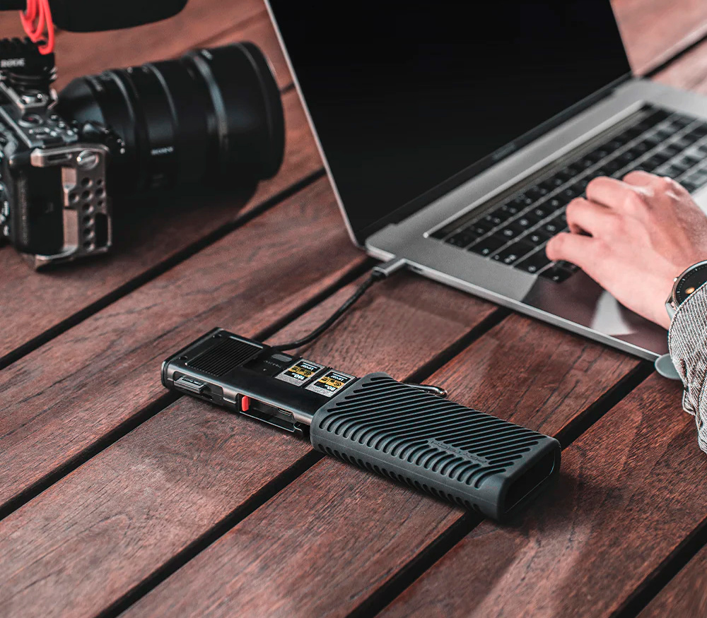 Карт-ридер и чехол PGYTECH CFexpress CreateMate, для CFE-B / SD, черный (уцененный)