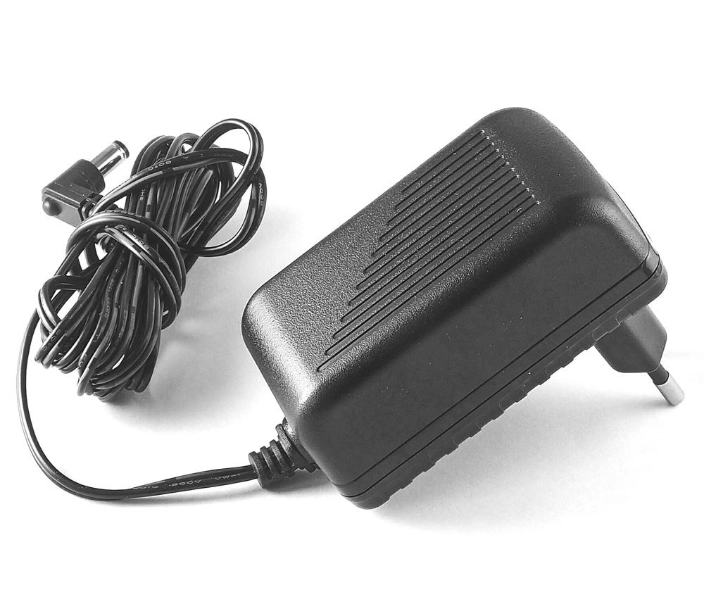 Сетевой адаптер Yongnuo для YN1410, YN160, YN300, YN360 и др. (12В, 2А)