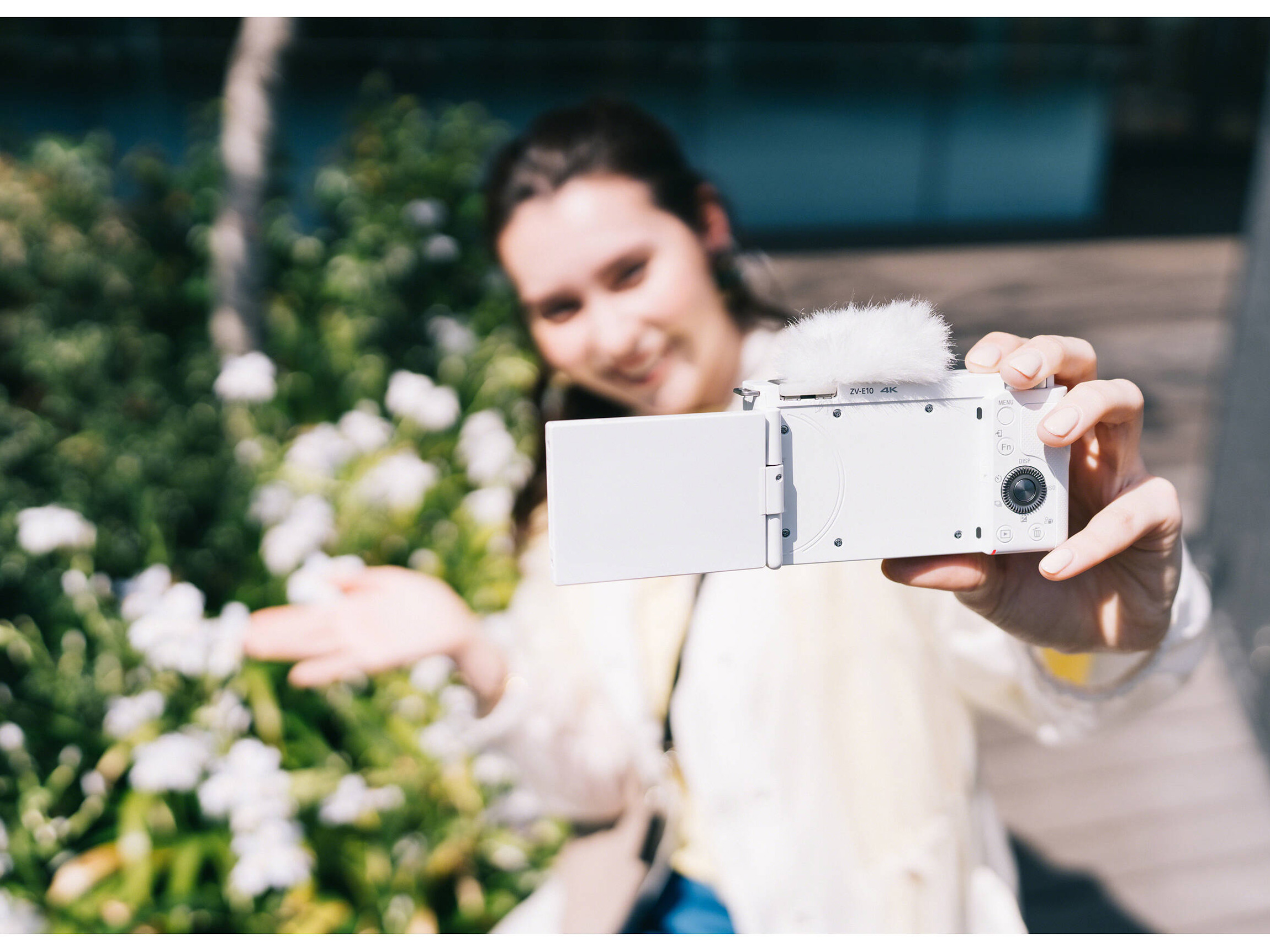 Беззеркальный фотоаппарат Sony ZV-E10 Kit 16-50 II, белый